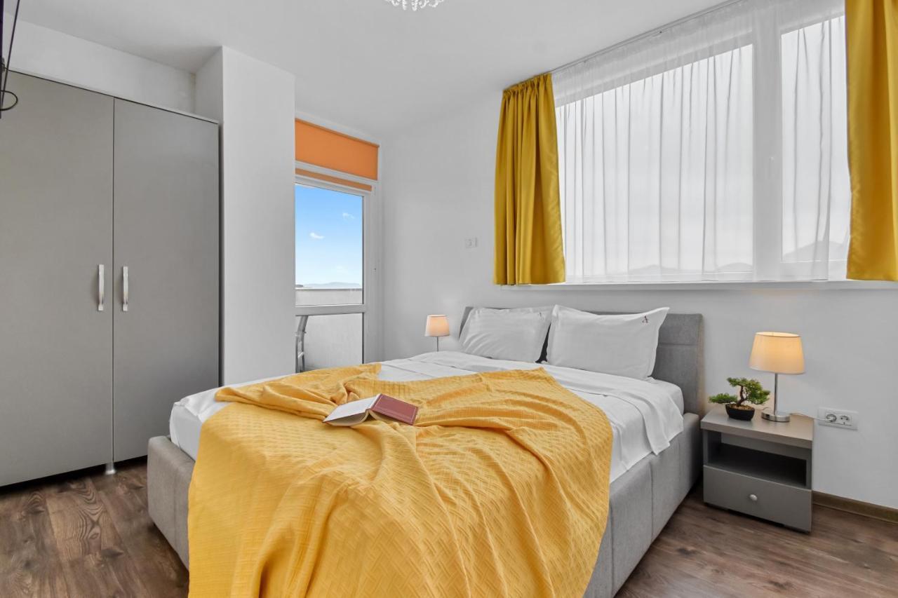 Appartement Modern In New Building With Panoramic View à Braşov Extérieur photo