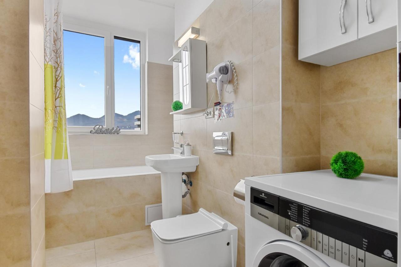 Appartement Modern In New Building With Panoramic View à Braşov Extérieur photo