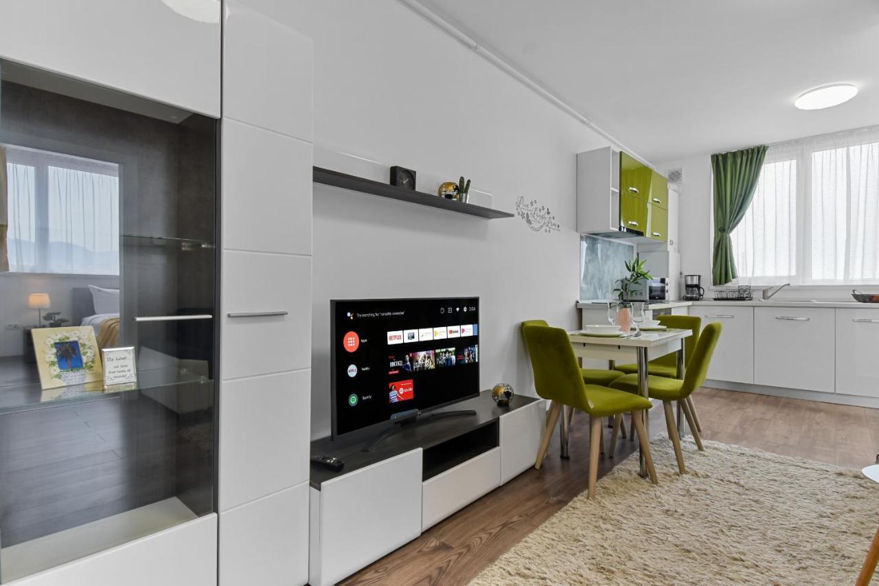 Appartement Modern In New Building With Panoramic View à Braşov Extérieur photo